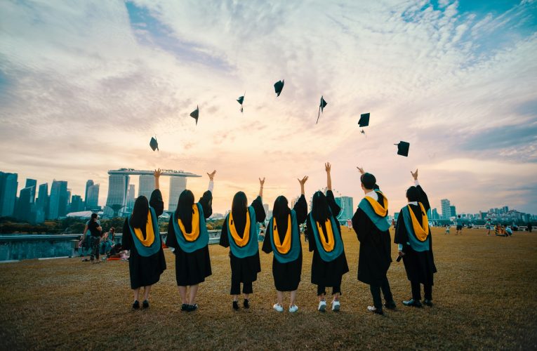 Dilema Kecerdasan Buatan dalam Pendidikan: Antara Kemudahan Instan dan Ancaman Degradasi Intelektual